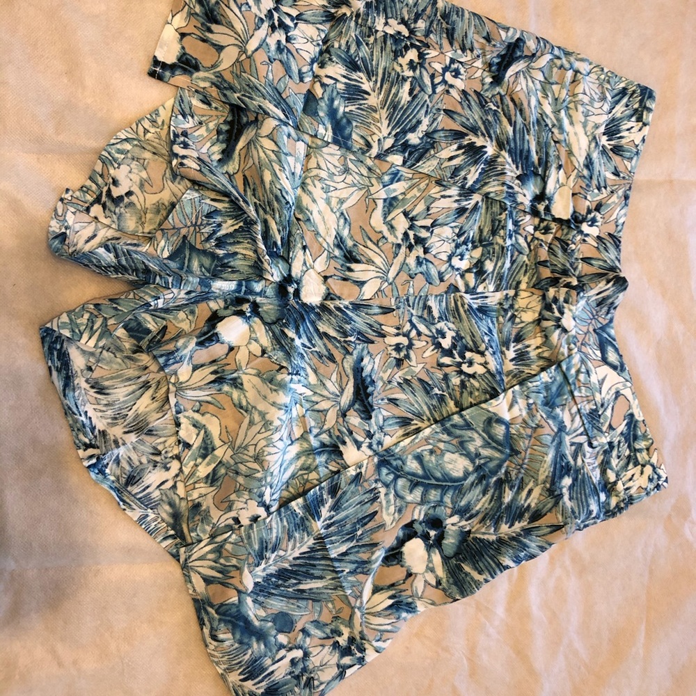 Shorts - Picture 2 of 5